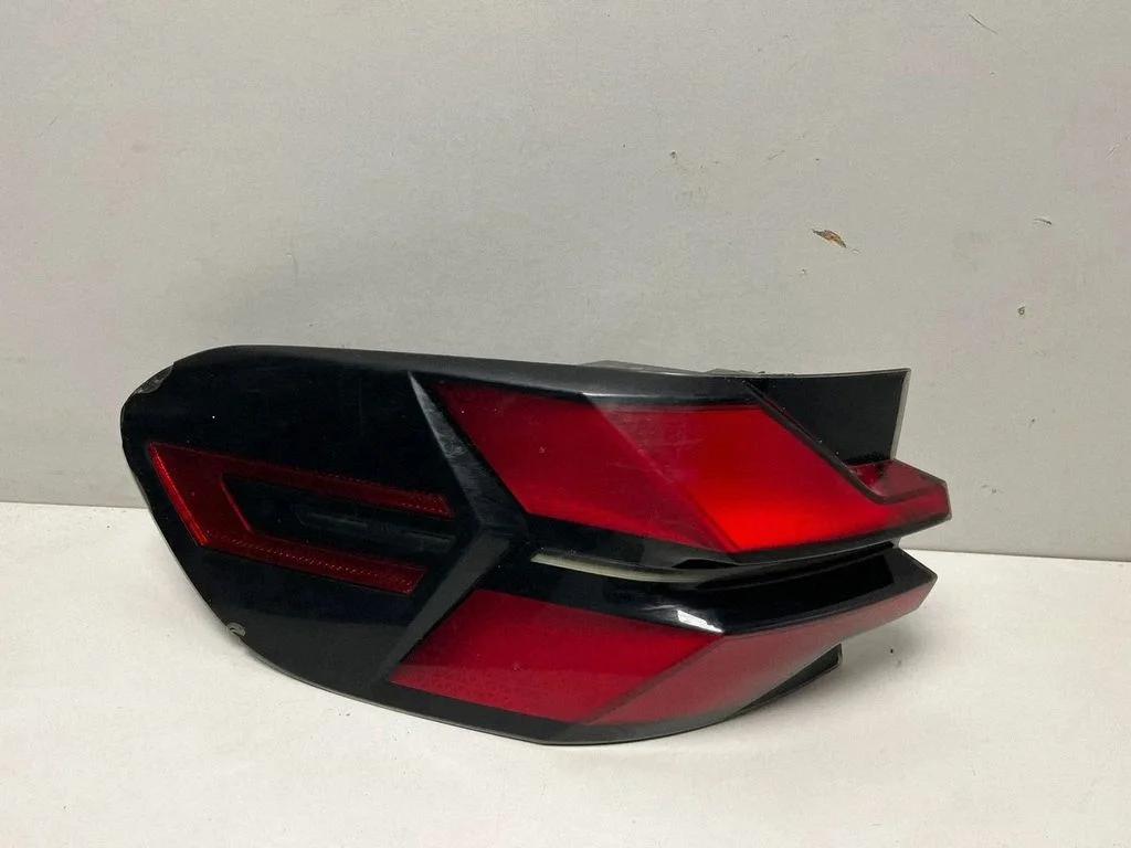 Aizmugurējais lukturis virsbūvē – BMW X5M G05 F95 (2019-)