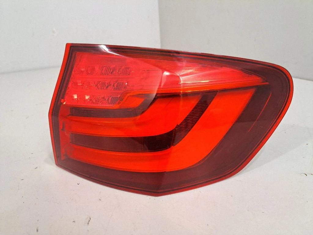 Aizmugurējais lukturis virsbūvē – BMW 5. sērija F10 F11 (2009-2016)