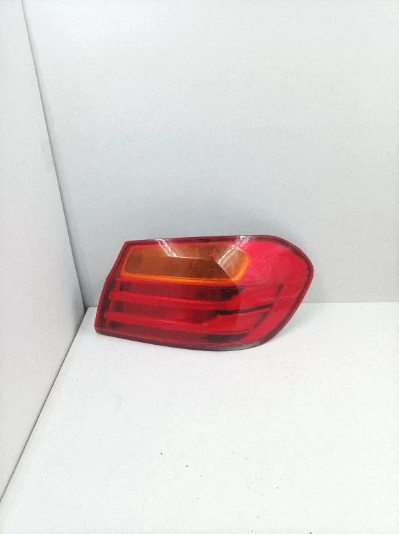 Aizmugurējais lukturis virsbūvē – BMW 4. sērija F32 F33 (2013-2020)