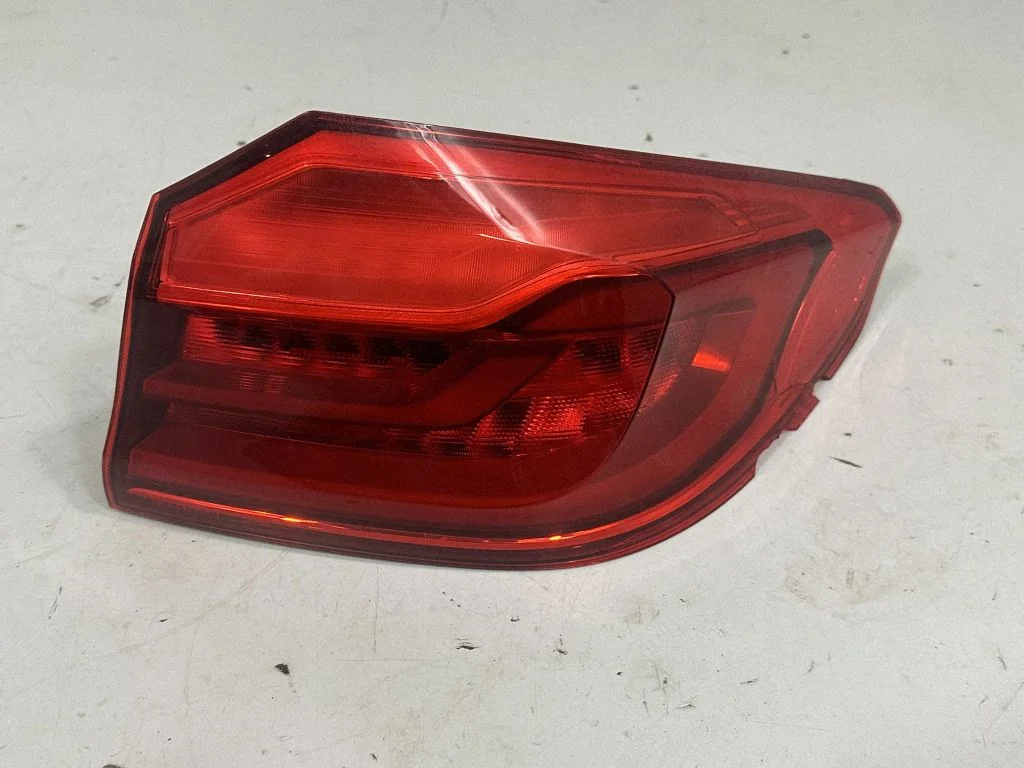 Aizmugurējais lukturis virsbūvē – BMW 5. sērija G30 G31 G38 (2016-)