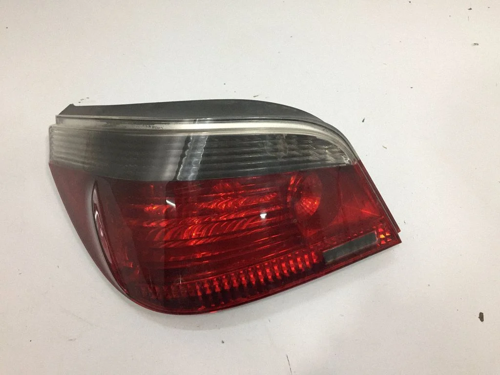 Aizmugurējais lukturis virsbūvē – BMW 5. sērija E60 E61 (2004-2010)
