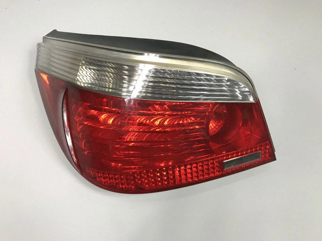 Aizmugurējais lukturis virsbūvē – BMW 5. sērija E60 E61 (2004-2010)