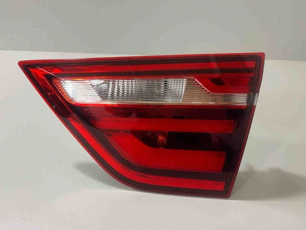 Tailgate rear/tail lights