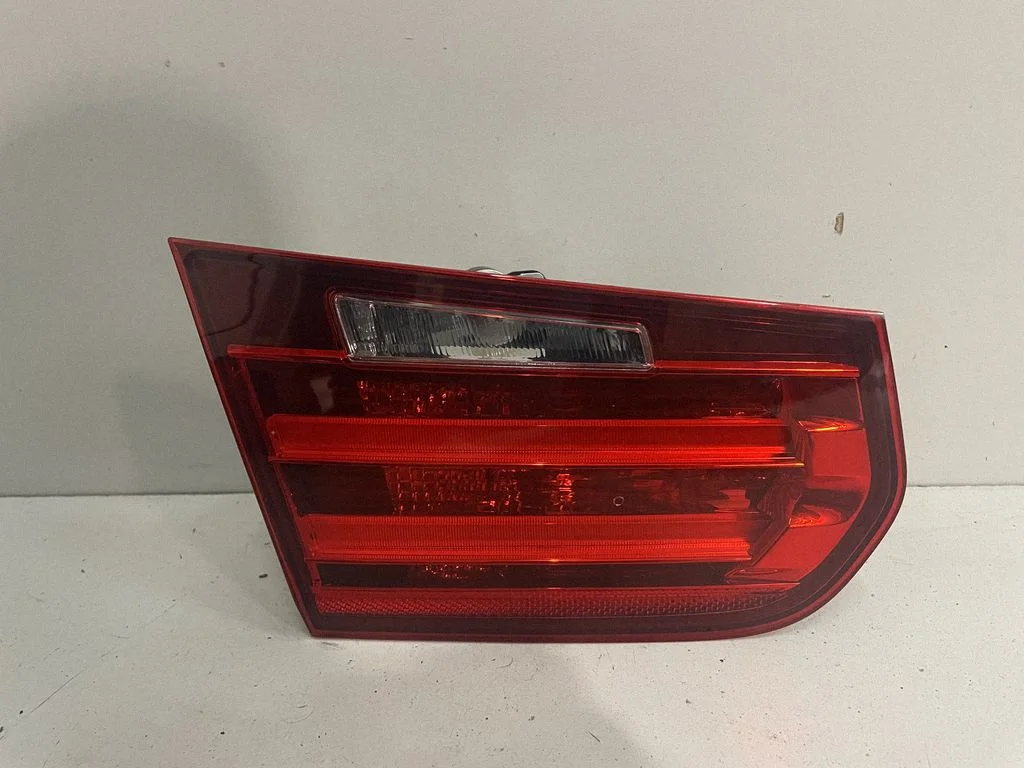 Aizmugurējais lukturis bagāžnieka vākā – BMW 3. sērija F30 F35 F31 (2012-2018)