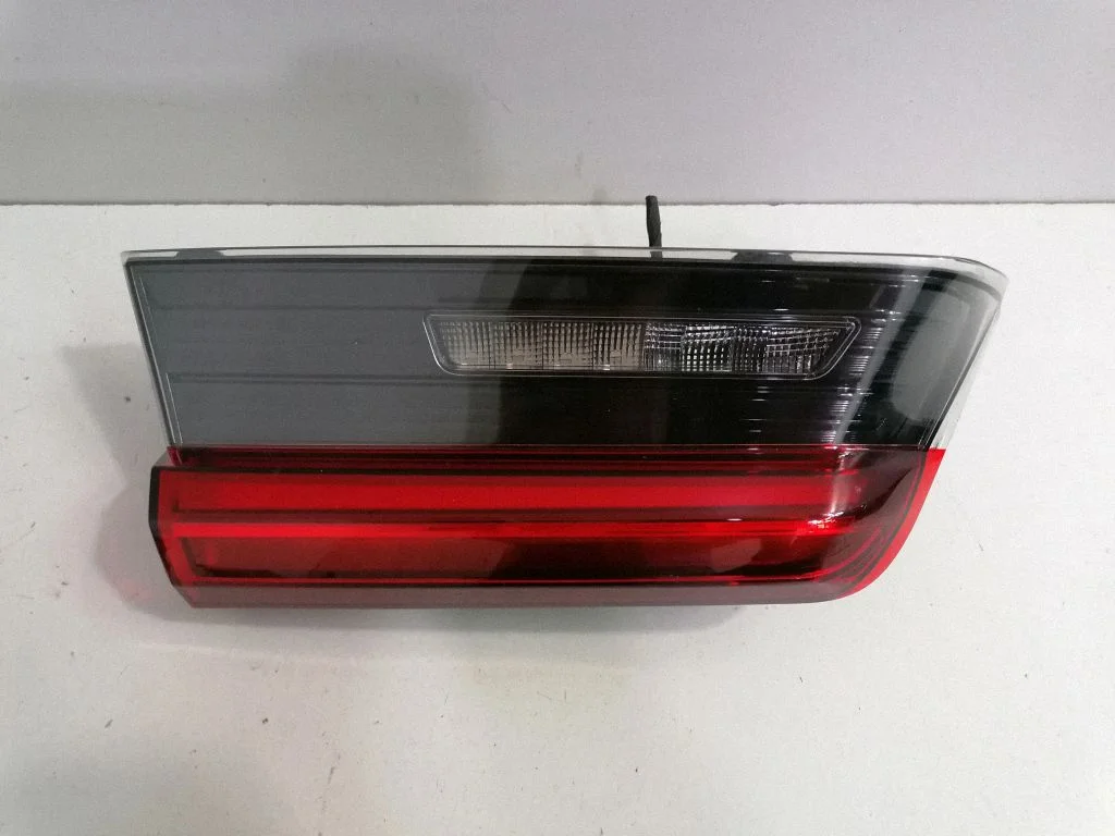 Tailgate rear/tail lights