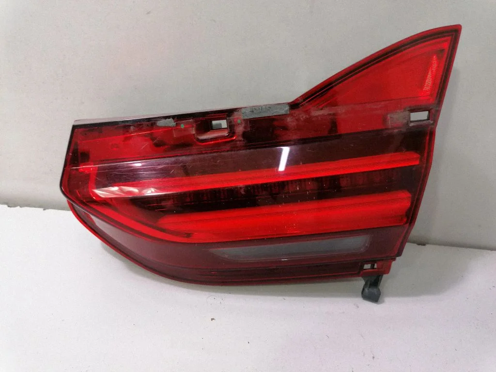 Tailgate rear/tail lights