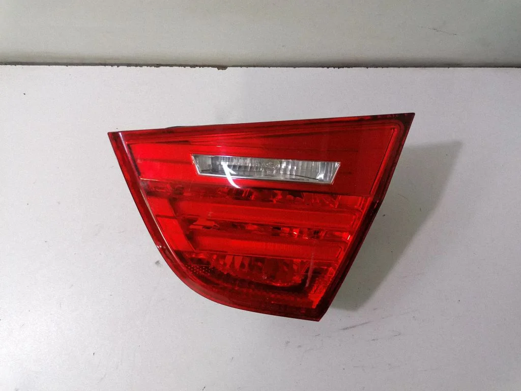 Lampa tylna w klapie – BMW Seria 3 E90 E91 (2005-2012)