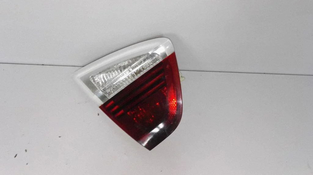 Lampa tylna w klapie – BMW Seria 3 E90 E91 (2005-2012)