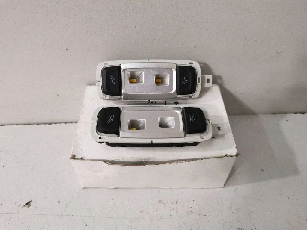 Esiistmete valgustustuli – BMW 5-seeria G30 G31 G38 (2016-)