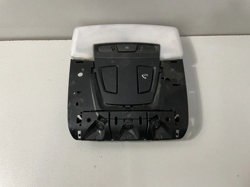 Esiistmete valgustustuli – BMW 1-seeria F20 F21 (2011-2019)