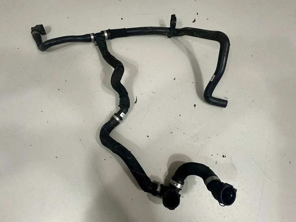 Engine coolant pipe/hose 8658487