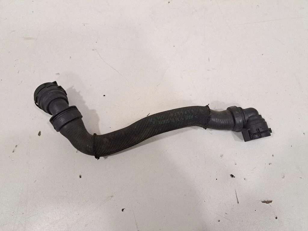 Engine coolant pipe/hose – BMW 5 Series G30 G31 G38 (2016-)