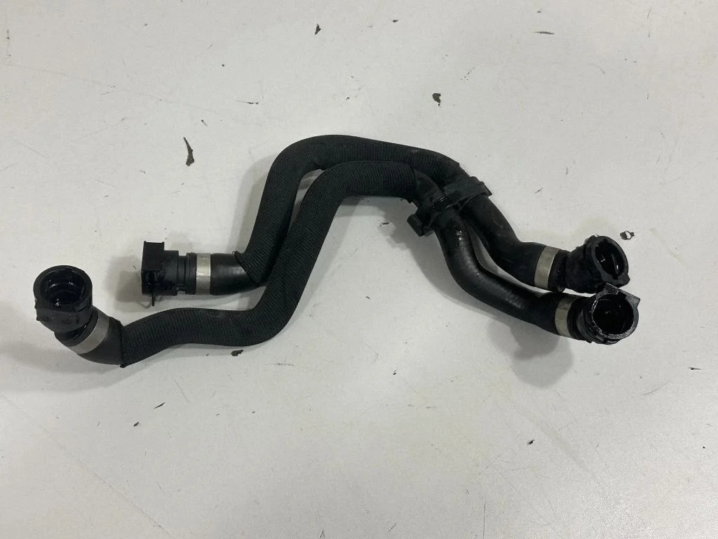 Engine coolant pipe/hose 8658489
