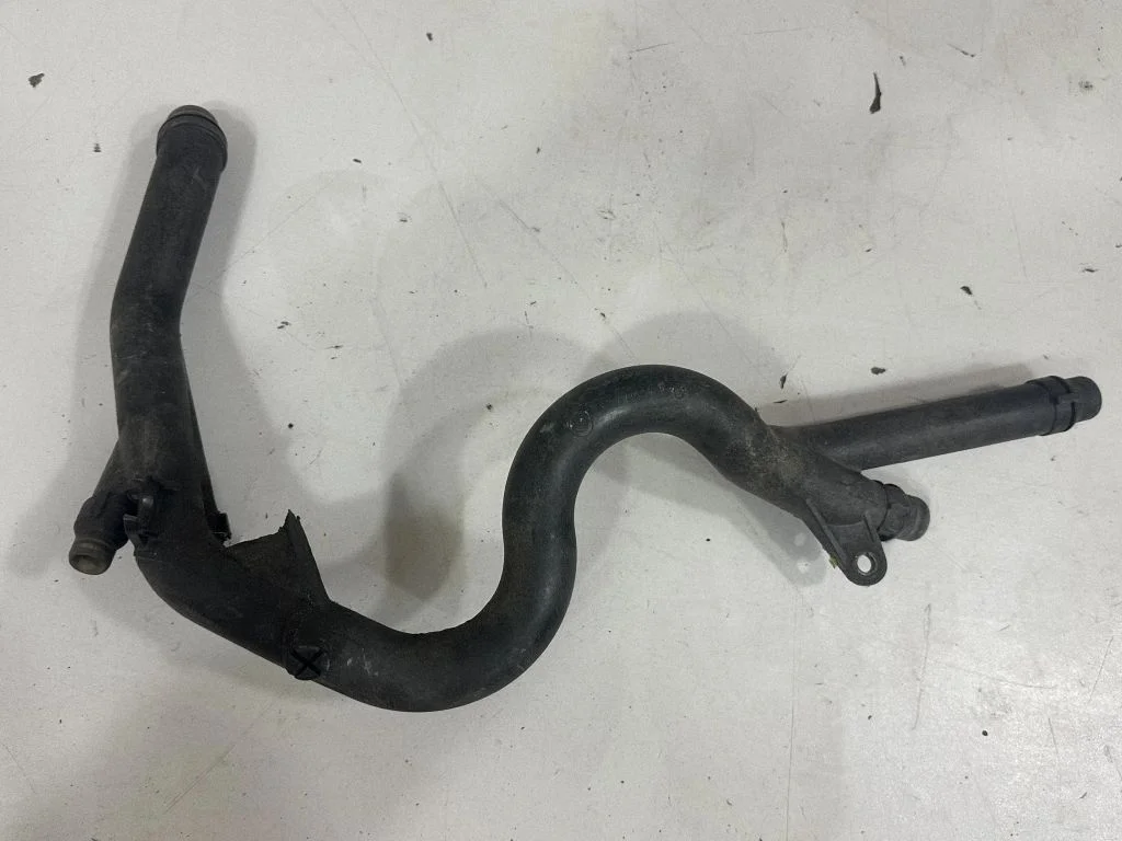 Mootori jahutusvedeliku toru / voolik – BMW 5-seeria E60 E61 (2004-2010)