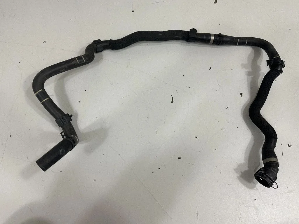 Engine coolant pipe/hose 6832802