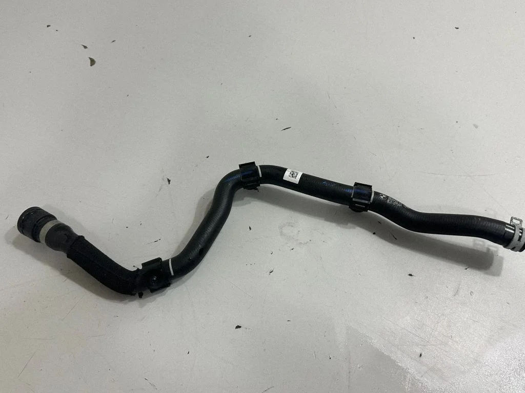 Engine coolant pipe/hose 8835243