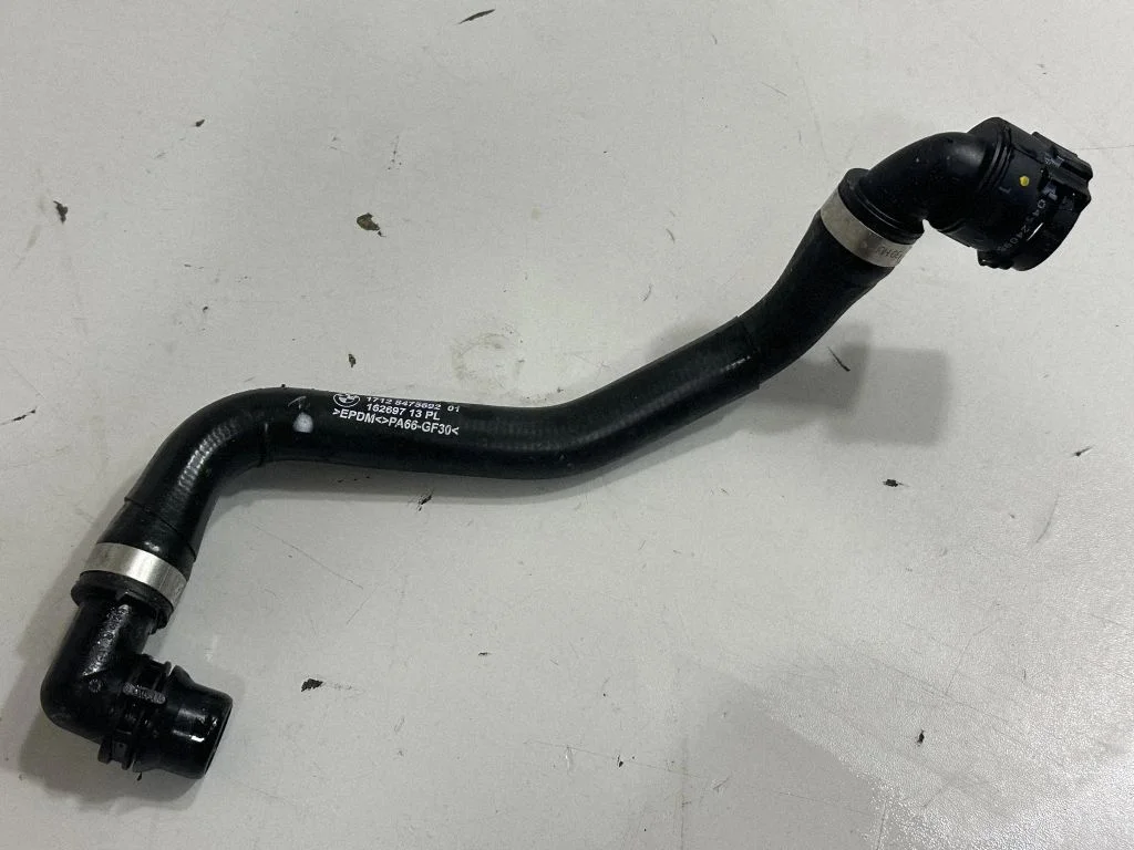 Engine coolant pipe/hose 8475692