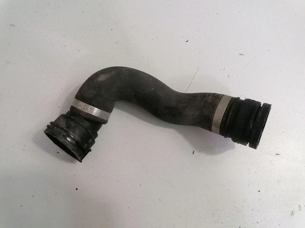 Engine coolant pipe/hose