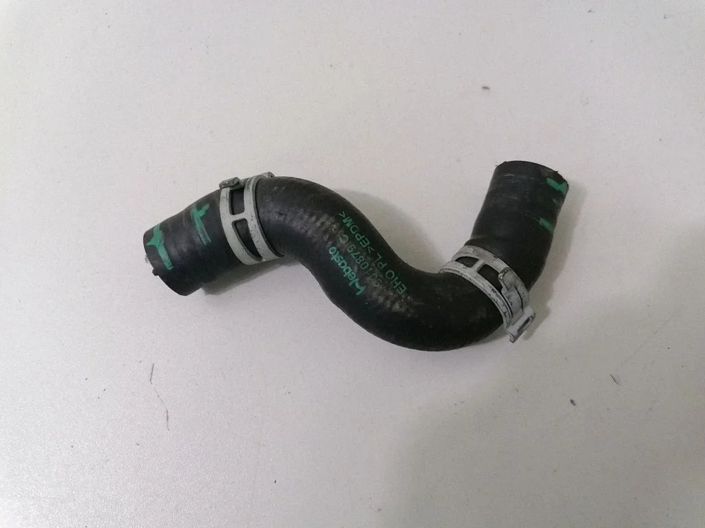 Engine coolant pipe/hose