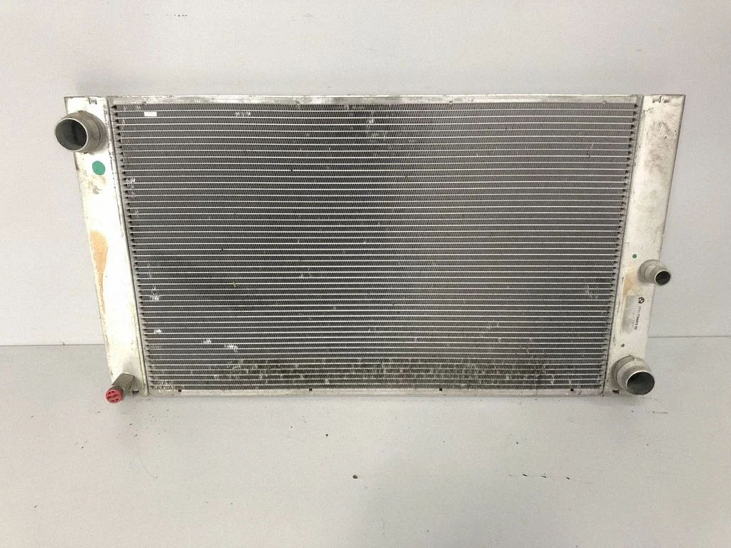 Dzesēšanas šķidruma radiators – BMW 6. sērija E63 E64 (2002-2010)