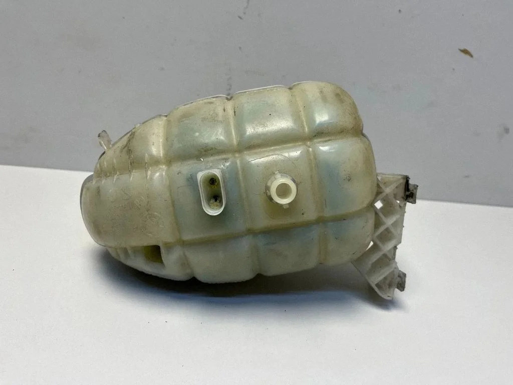 Jahutusvedeliku paisupaak 7642160