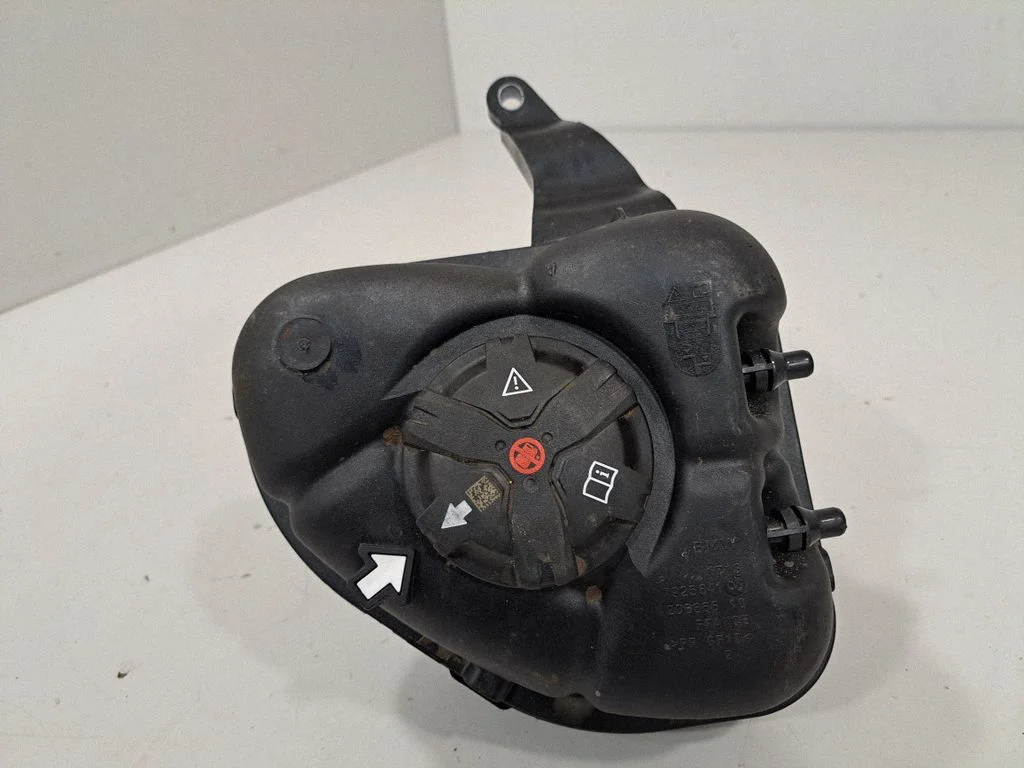Coolant expansion tank/reservoir 7925641