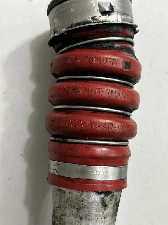Vahejahuti voolik (-ud)/ toru (-d) – BMW X5 E70 (2006-2013)