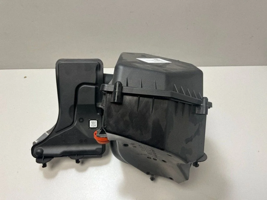 Air filter box 5A1F9B6 – BMW X7 G07 (2018-)