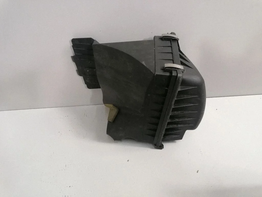 Air filter box – BMW 7 Series E65 E66 (2001-2008)