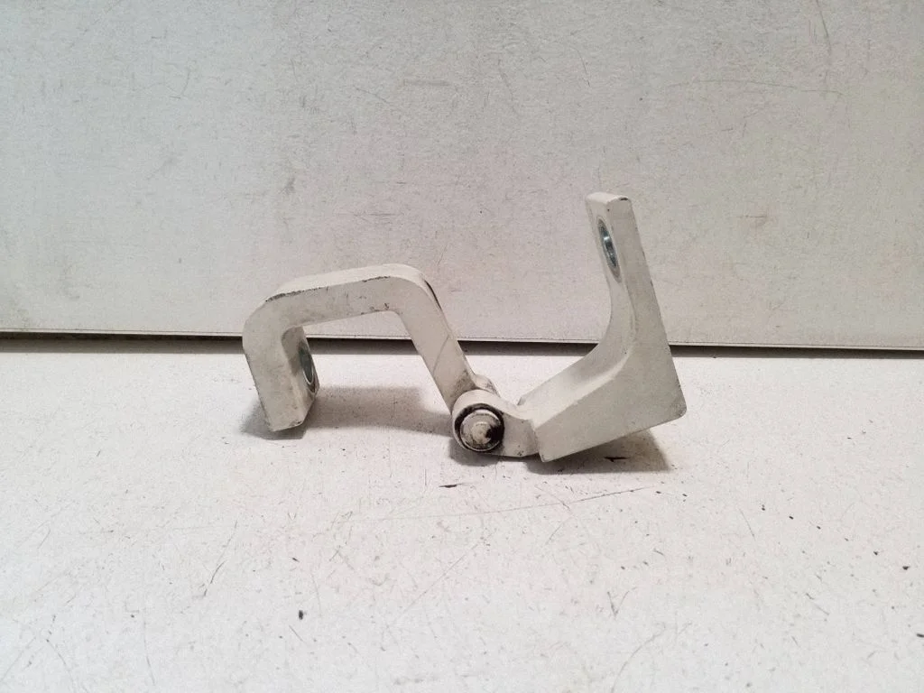 Front door upper hinge – Volkswagen Transporter - Caravelle T5 (2003-2015)