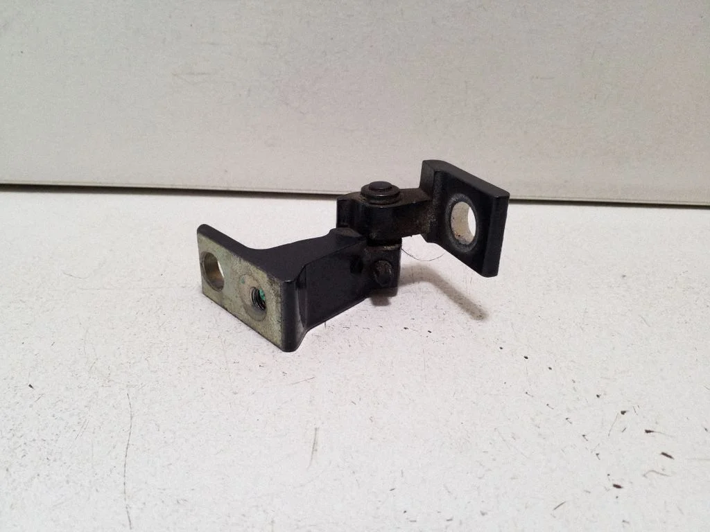 Front door lower hinge 8K0831402K