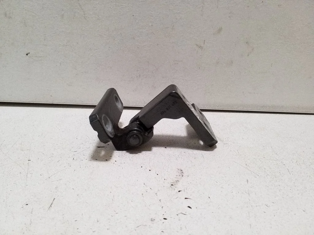Front door upper hinge 3D4831402