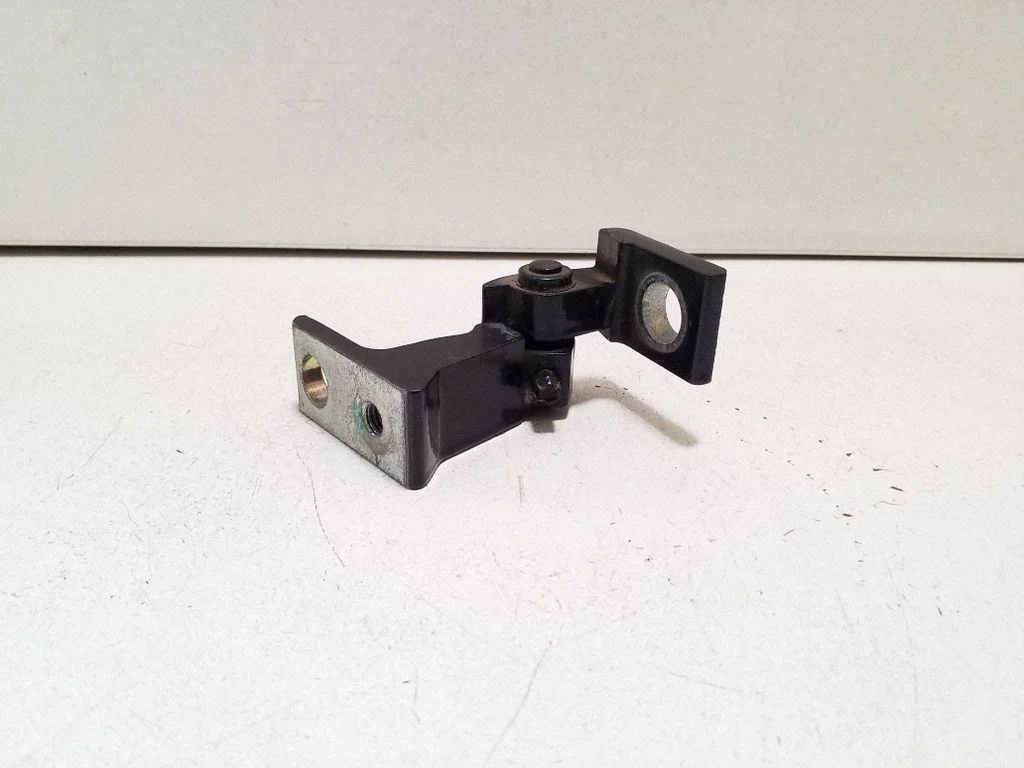 Front door upper hinge 8K0831402P