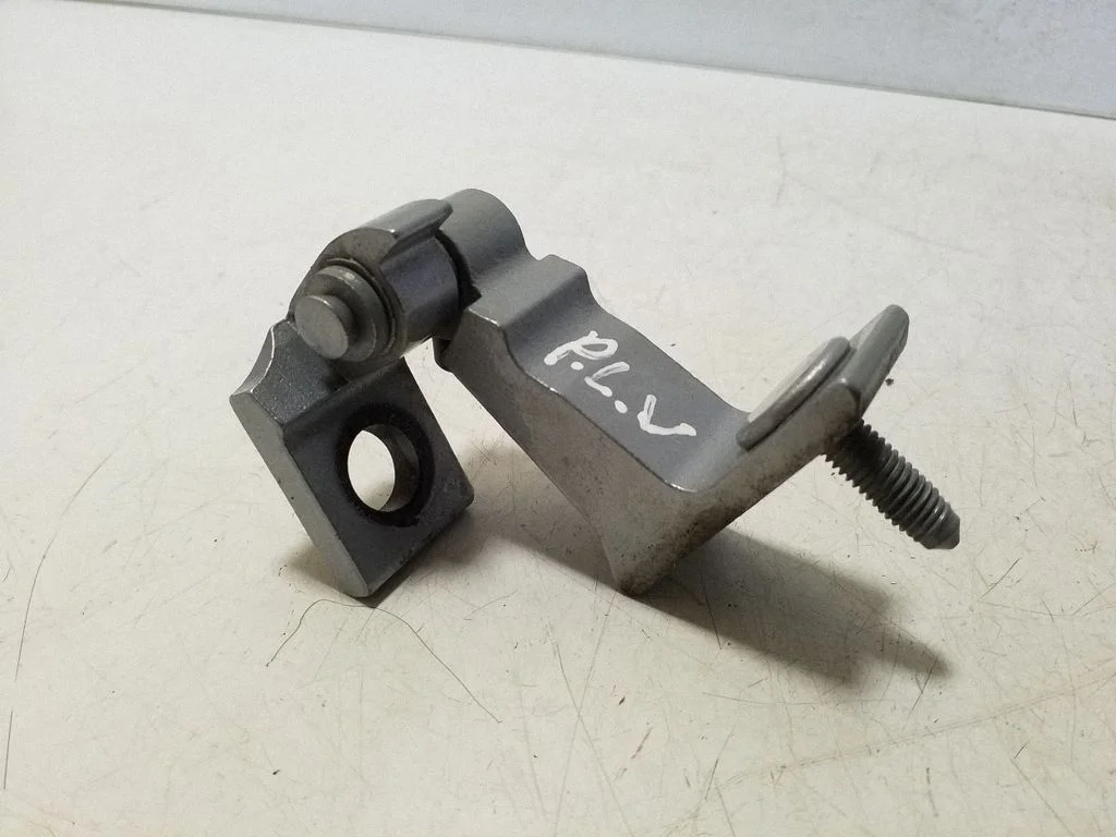 Front door upper hinge 4K8831401C