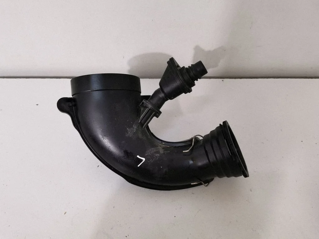 Air intake hose/pipe 8689759 – BMW X7 G07 (2018-)