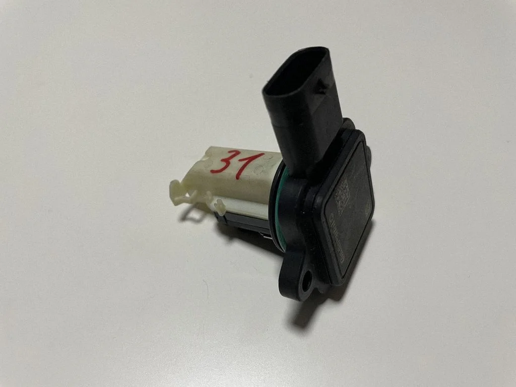 Przepływomierz powietrza – BMW Seria 7 F01 F02 F03 F04 (2008-2016)