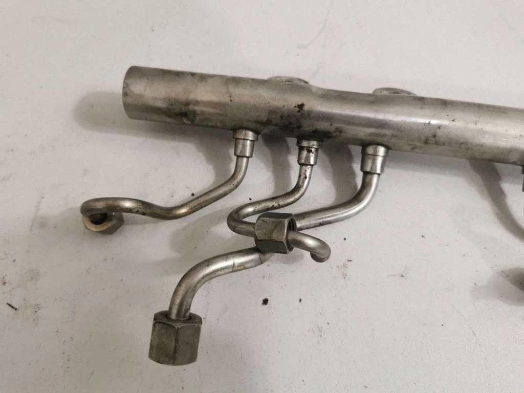 Fuel main line pipe 7642155