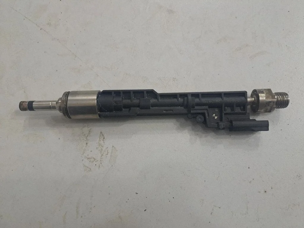 Fuel injector 7645960