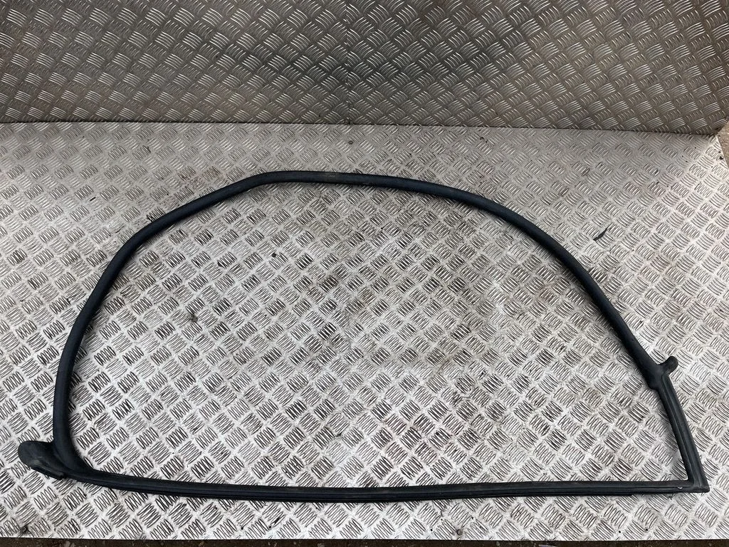 Front door rubber seal 8S8831708