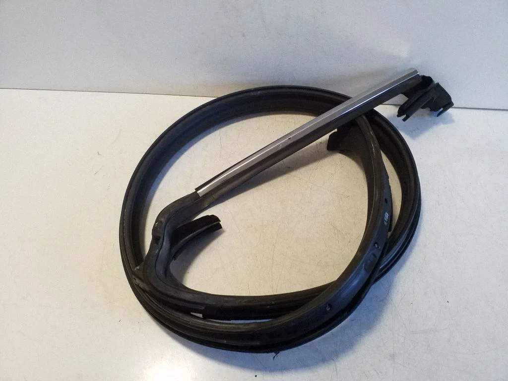Front door rubber seal 3W8867367