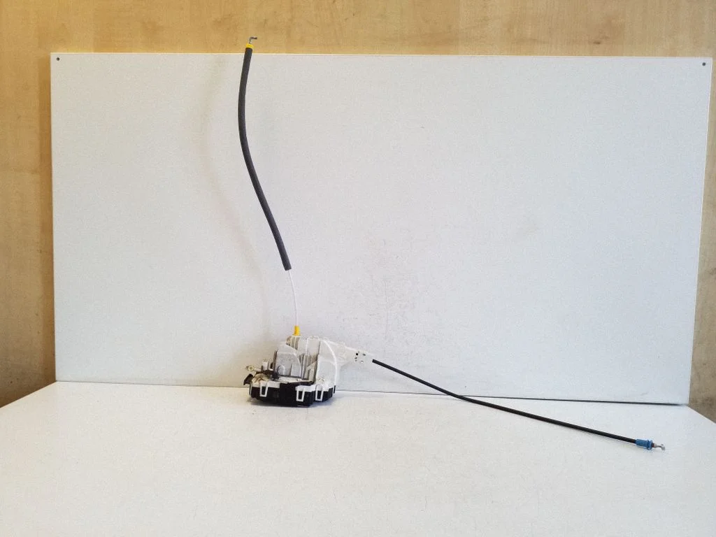 Front door lock A9067201835
