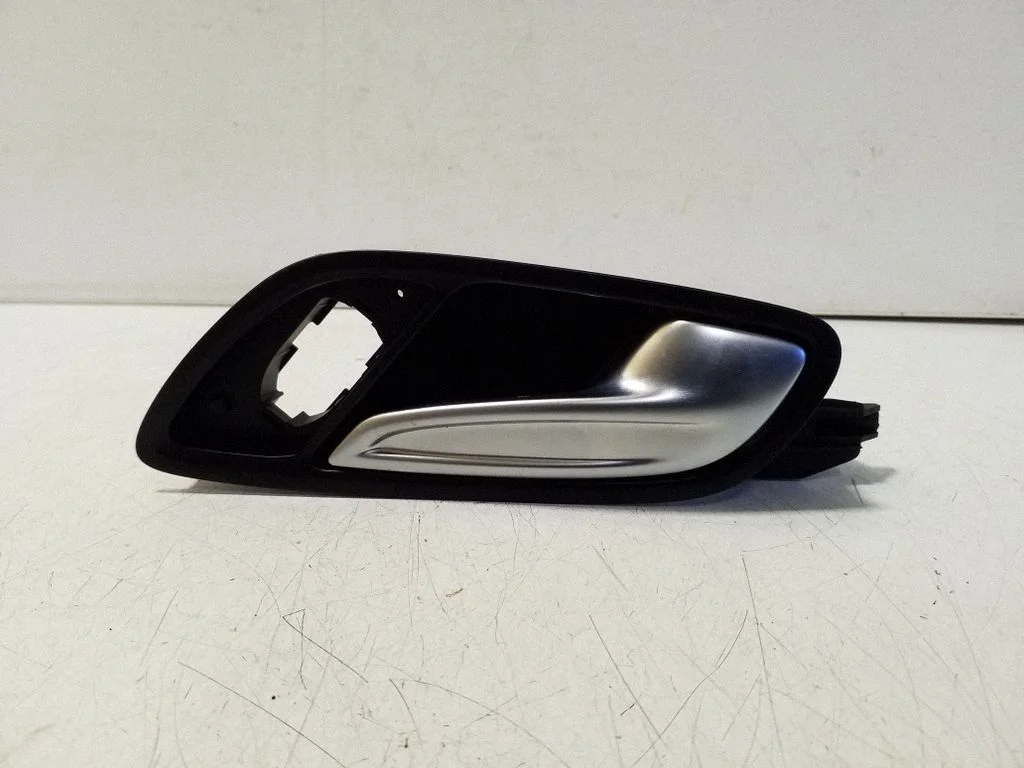 Front door interior handle 8J1837020