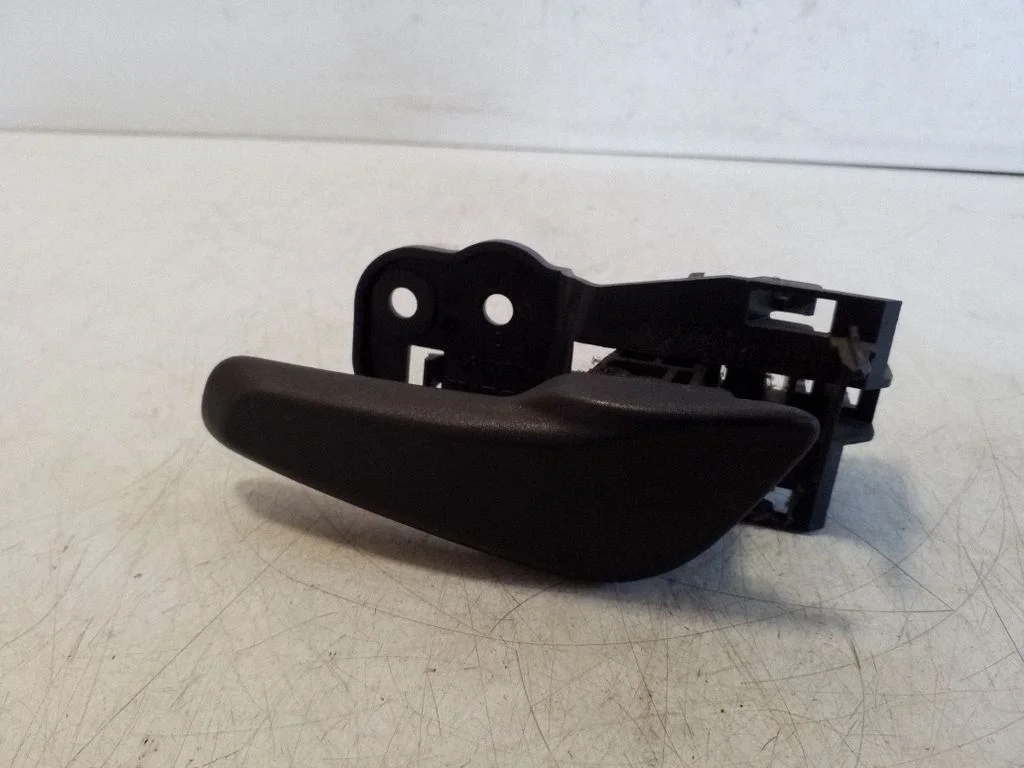 Front door interior handle – right