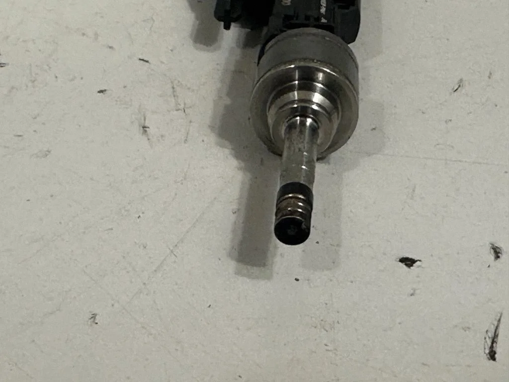 Fuel injector 8656548