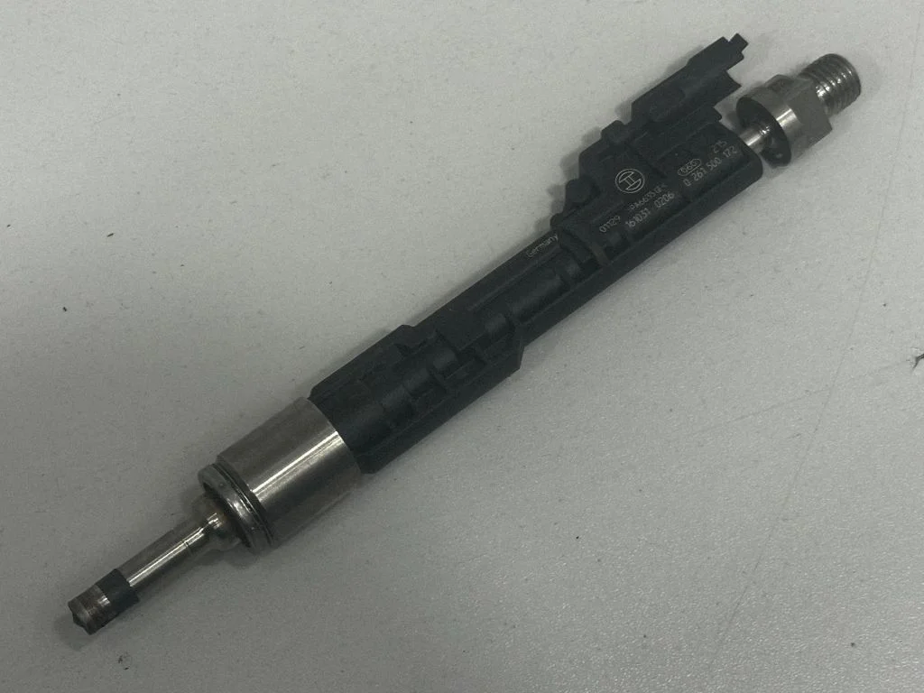 Fuel injector 7639994