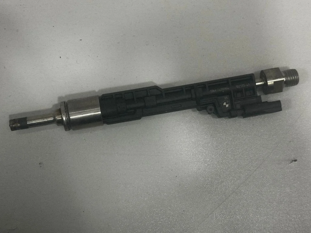 Fuel injector 7639994