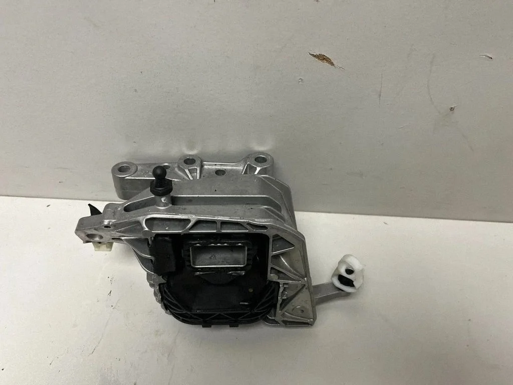 Engine mount bracket 9423376