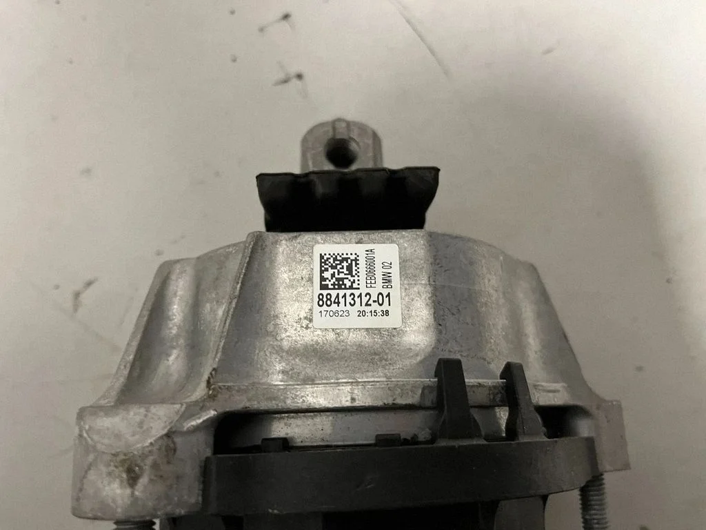 Dzinēja spilvens – BMW X6 G06 (2019-)