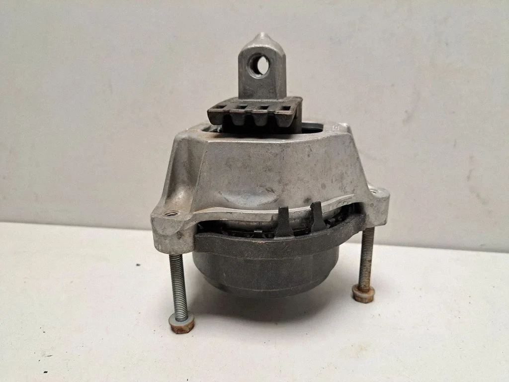 Engine mount bracket 8841311 – BMW X7 G07 (2018-)