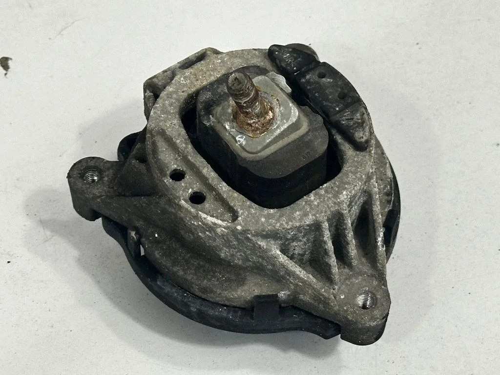 Dzinēja spilvens 6787657